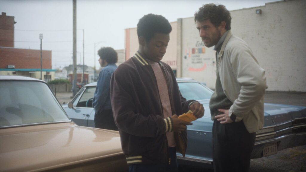 Personagem de Josh O’Connor planeja um assalto em The Mastermind, filme contemplativo de Kelly Reichardt sobre frustração, escolhas e consequências