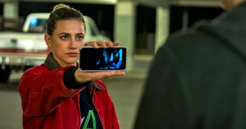 crítica Rede Tóxica 2025 Lili Reinhart Daisy celular prova crime