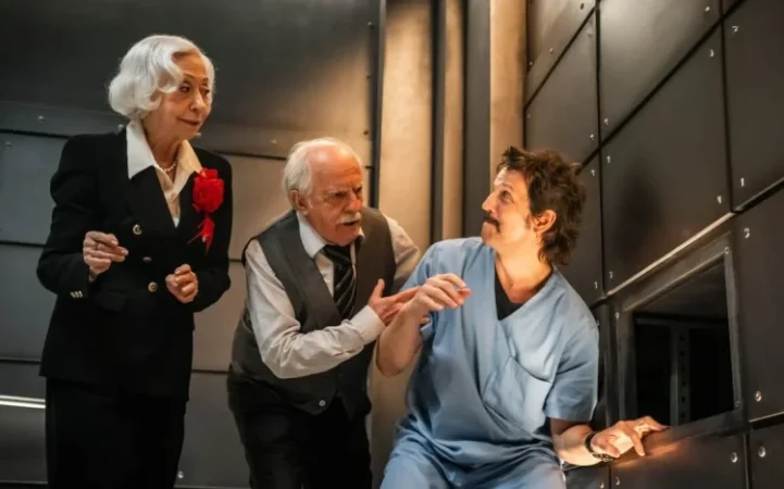 O que assistir nos streamings: Fernanda Montenegro, Ary Fontoura e Vladimir Brichta em cena da comédia nacional Velhos Bandidos.