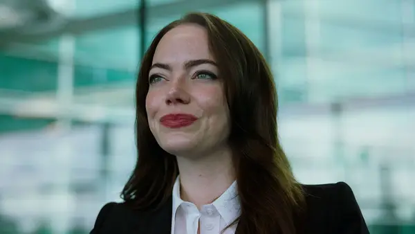 Emma Stone no filme Bugonia no Prime Video