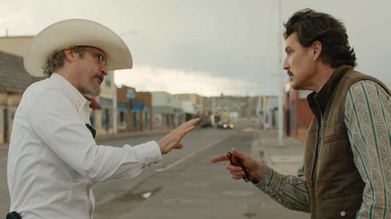 Lançamentos do streaming: Joaquin Phoenix e Pedro Pascal no filme Eddington.