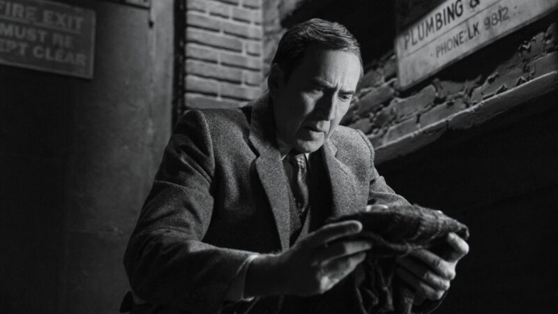 Nicolas Cage em cena de Spider-Noir, um dos melhores filmes e séries de maio.