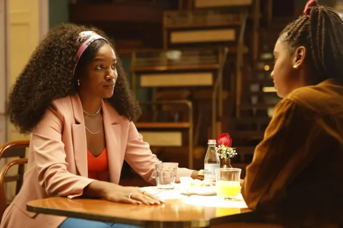 Cena do filme Deixa Acontecer com a cantora Iza integrando os principais filmes e séries da semana.