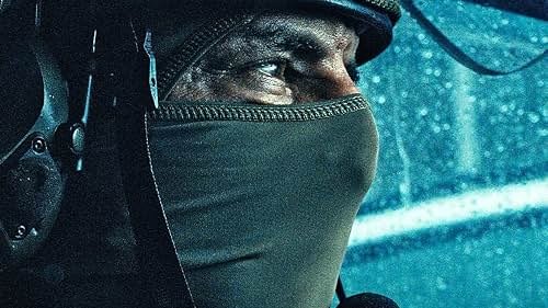 Oficial tático de máscara em cena de Unidade de Elite GIGN, um dos destaques entre as novidades de julho nas plataformas de streaming.