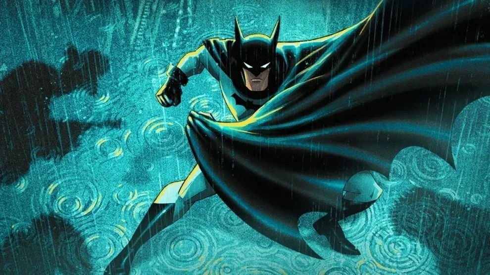 Batman avançando na chuva em cena da animação Batman: Cruzado Encapuzado, grande atração na estreia dos streamings de julho.