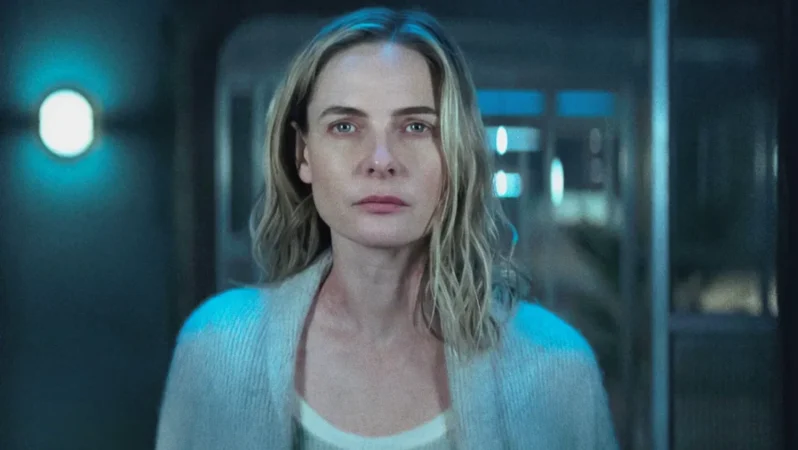 Atriz Rebecca Ferguson na série Silo, ótima indicação para a lista de o que assistir nos streamings em julho.