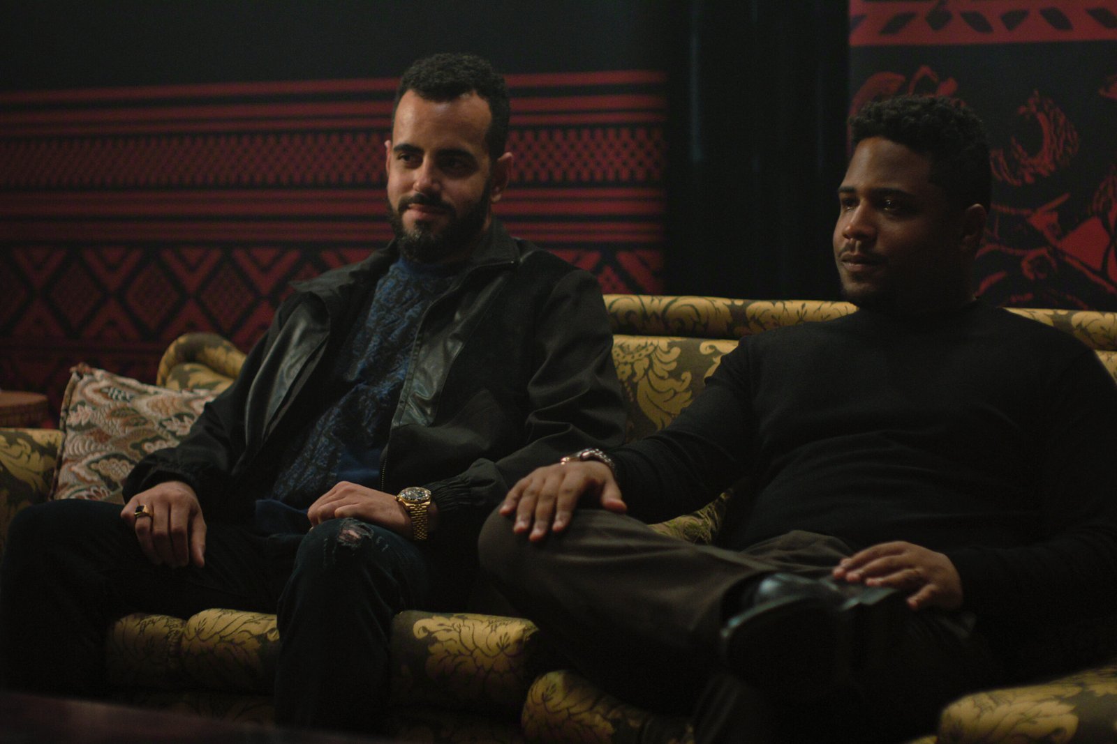Christian Malheiros como Nando ao lado de aliado em cena de Nando Entre Dois Mundos: Um Filme Sintonia, grande destaque nacional entre os filmes e séries de agosto na Netflix.