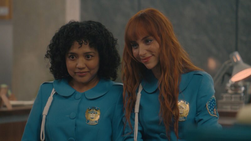 Amorita Rasgado e Natalia Téllez fardadas em cena da série Mulheres de Azul, um dos destaques de peso entre os filmes e séries de agosto na Apple TV.