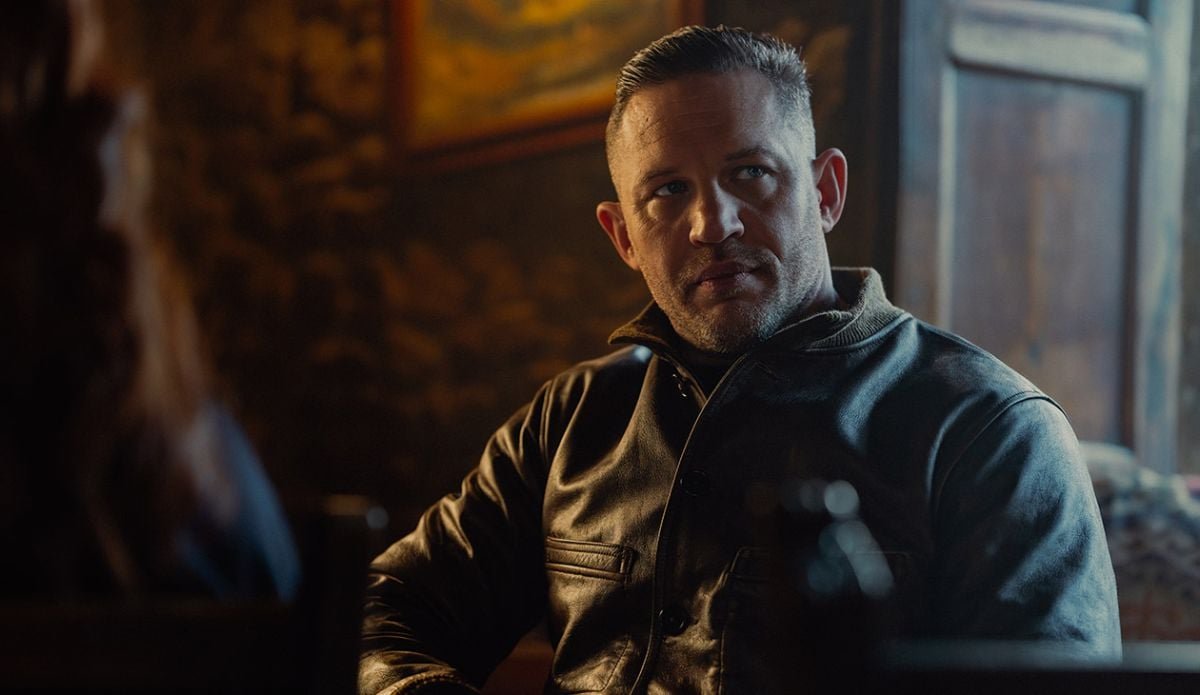Tom Hardy como Harry Da Souza em Terra da Máfia T2 no Paramount+