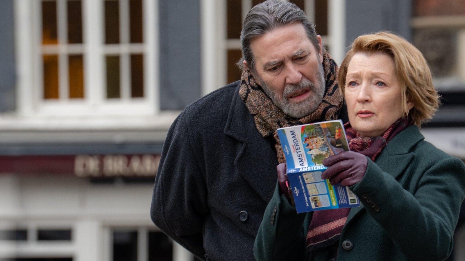 Gerry e Stella durante a viagem a Amsterdã em Refúgio de Inverno.