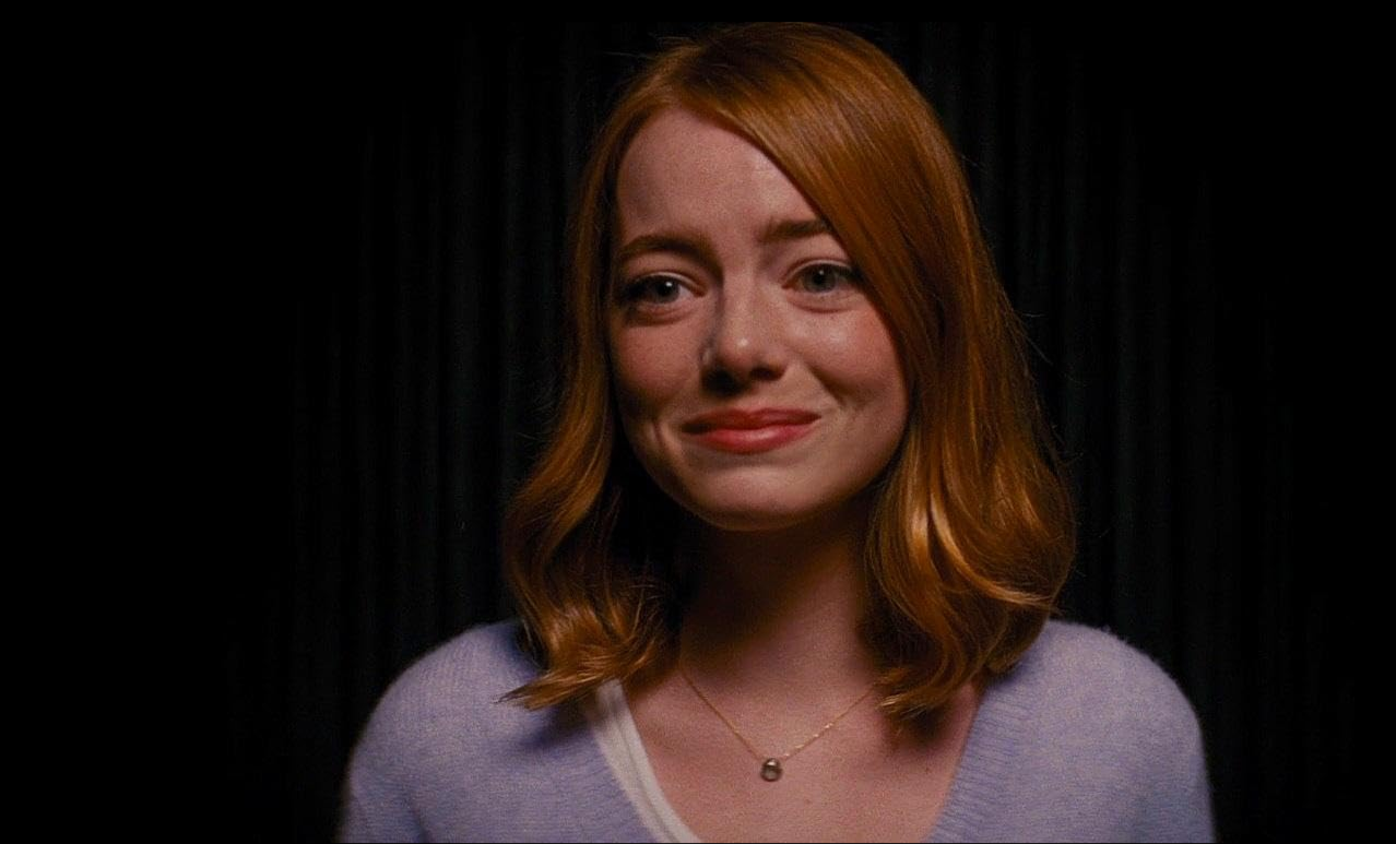 Mia em cena relacionada às frases de La La Land sobre sonhos e escolhas