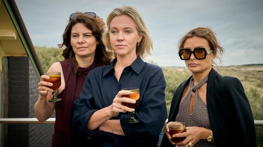 Três integrantes do Dining Club em As Amigas do Clube, série entre as novidades no streaming da Netflix