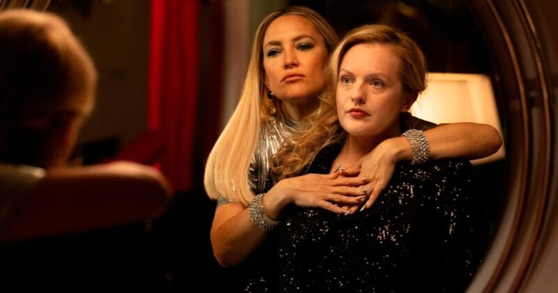 Zoe Shannon e Samantha Lake diante de um espelho em Segredo Obscuro, entre o que ver no streaming nesta semana.