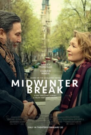 Stella e Gerry em imagem promocional de Refúgio de Inverno, com Amsterdã ao fundo.