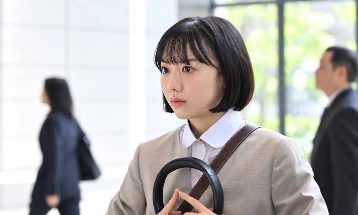 Mana Ashida como Minami Minamida na série japonesa Minami: Uma Advogada Extraordinária, entre as novidades de outubro.