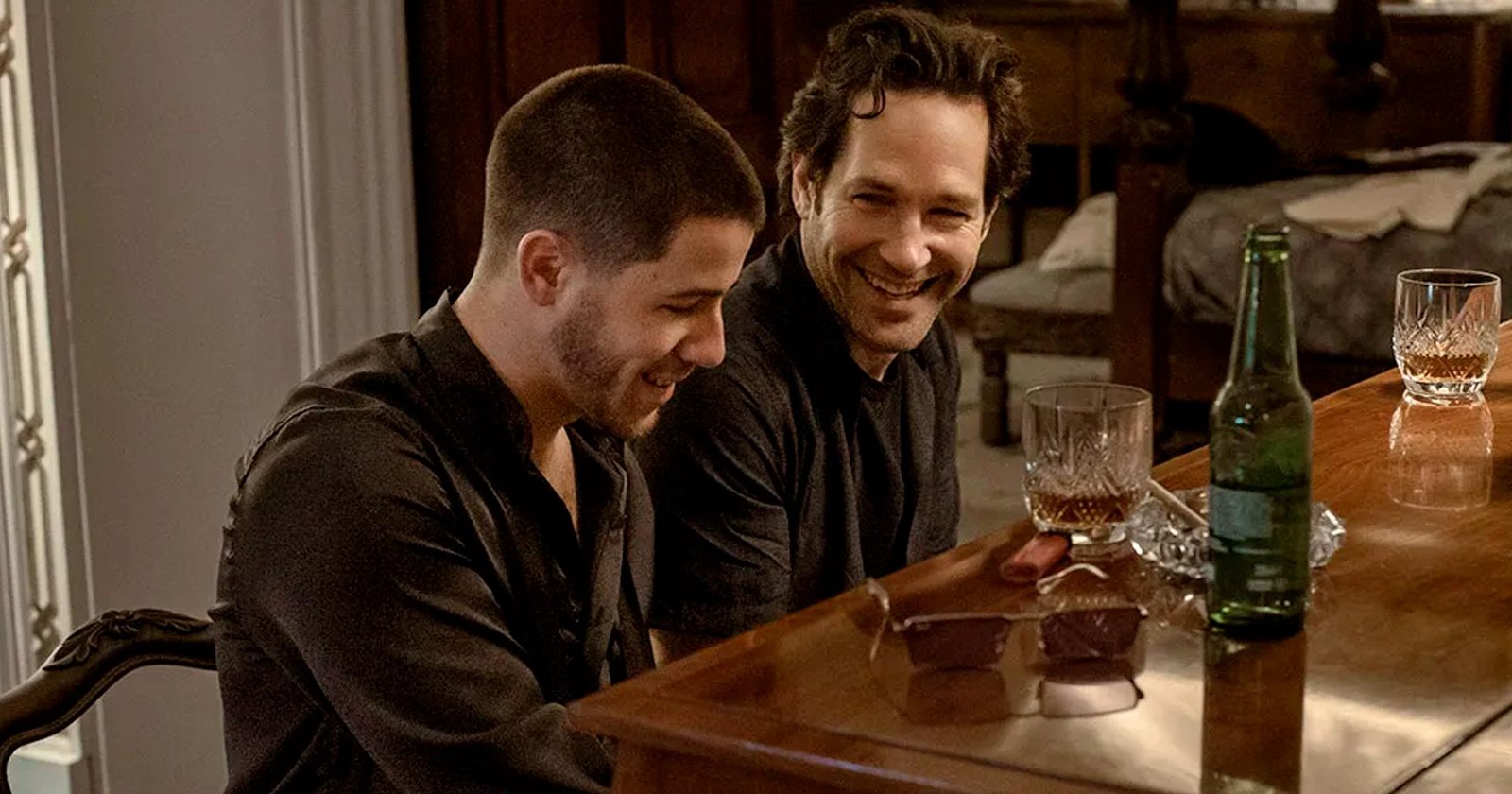 Paul Rudd e Nick Jonas juntos em Hit para Dois, uma das opções de o que ver no streaming nesta semana.