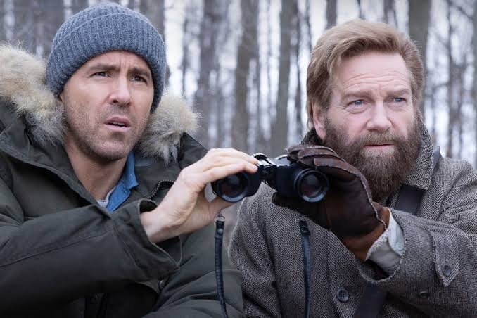 Troy Kelly e Nikolai Ustinov em Mayday, filme de ação entre os favoritos de setembro.