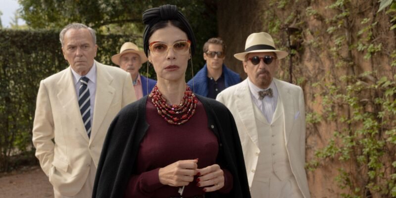 Personagens durante a investigação de O Problema Final, minissérie entre os favoritos de setembro.